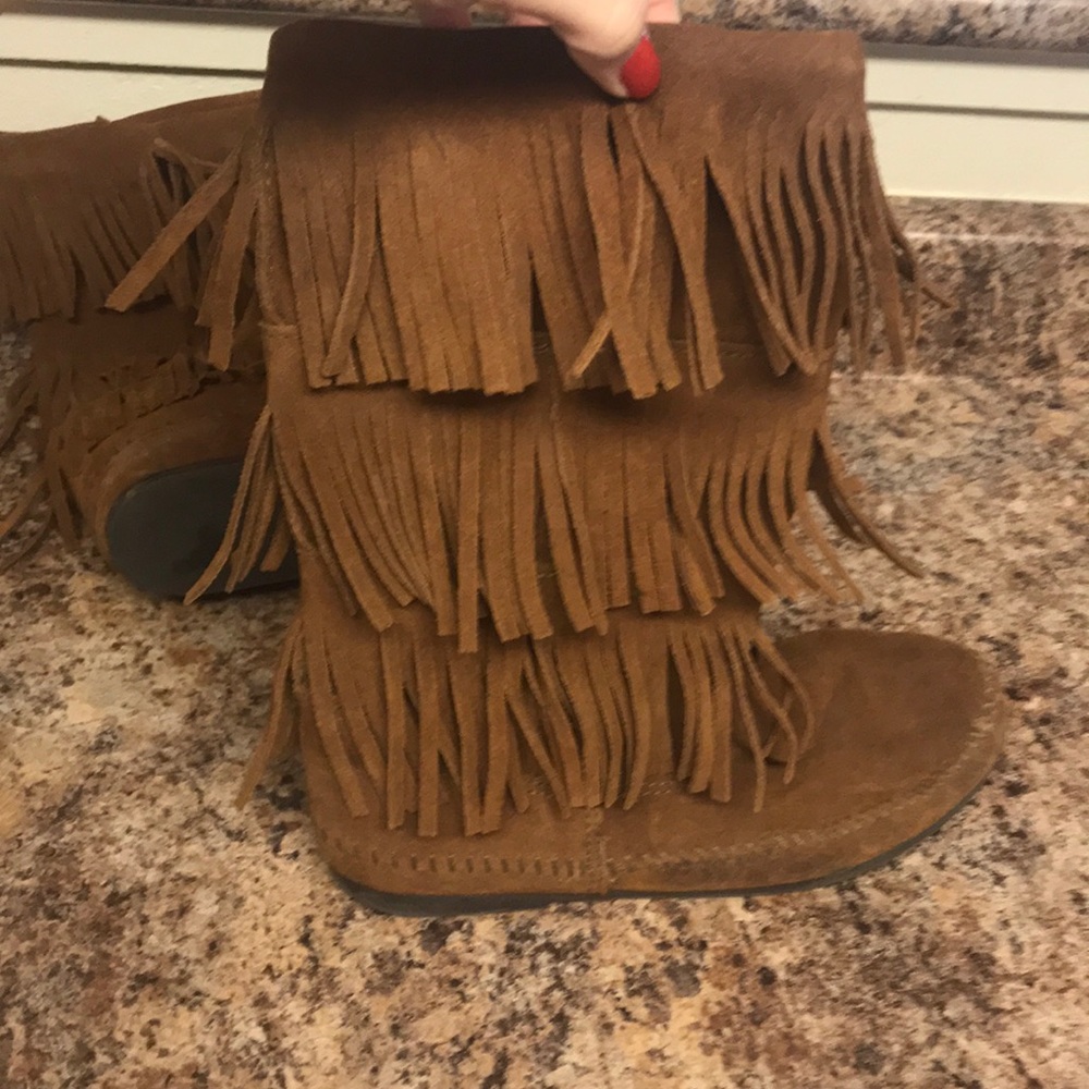 Minnetonka 3-layer fringe boots in tan